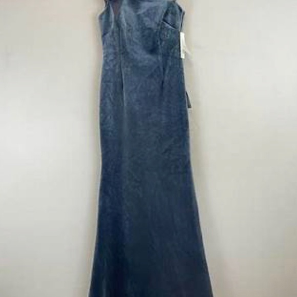 Eliza J Valet Gown - Picture 3 of 6